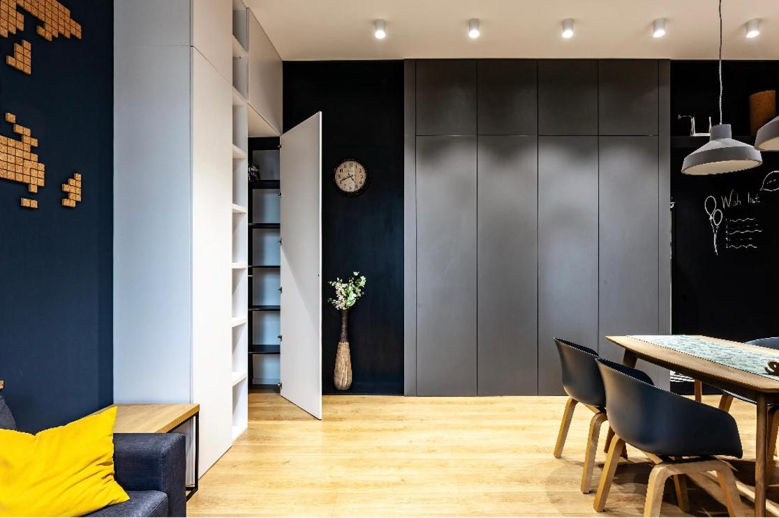 Apartments "Під Дубом"- "Under The Oak" Λβιβ Εξωτερικό φωτογραφία